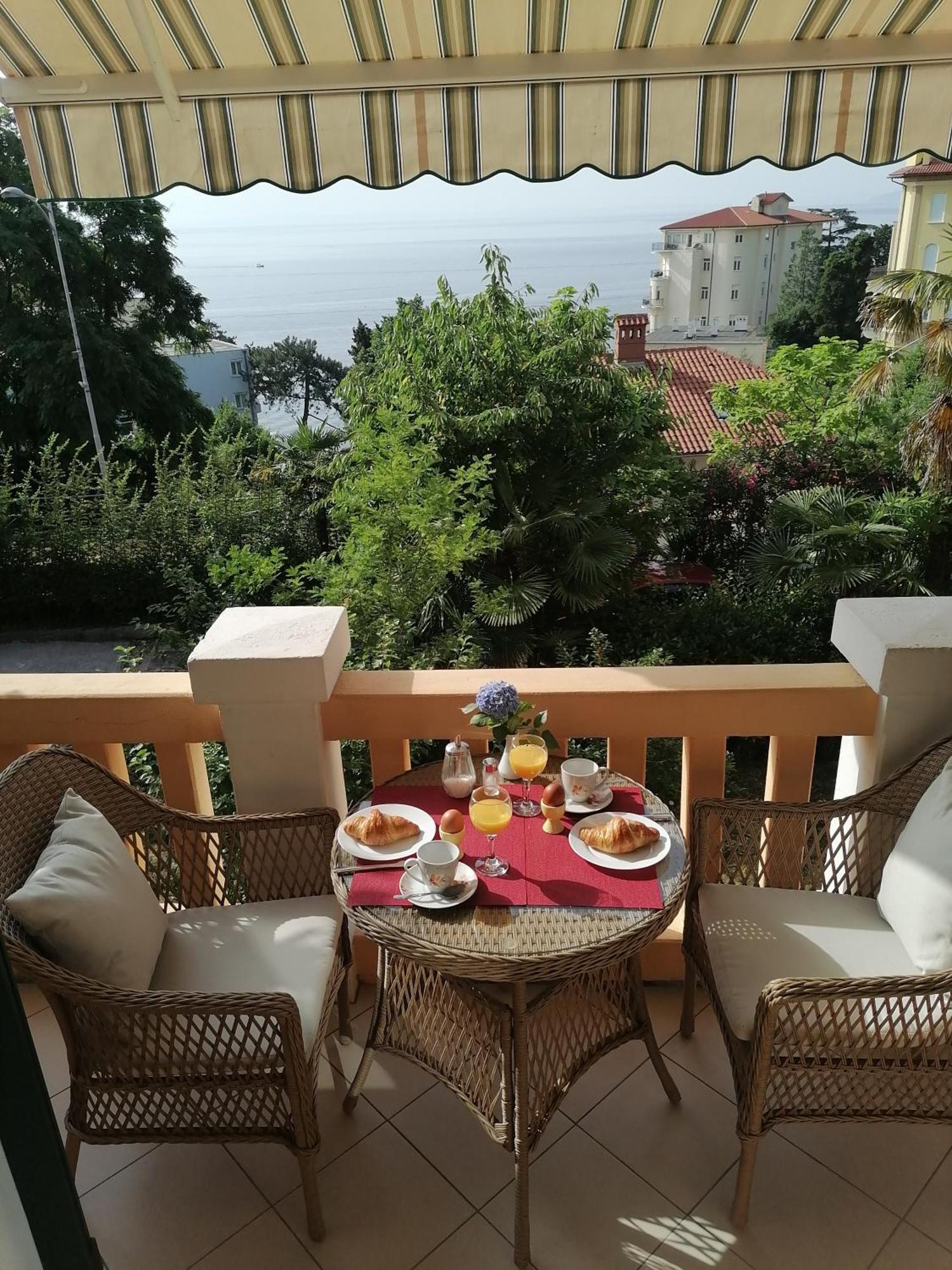 Salus, Maruna Opatija
