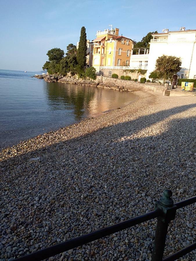 Salus, Maruna Apartmán