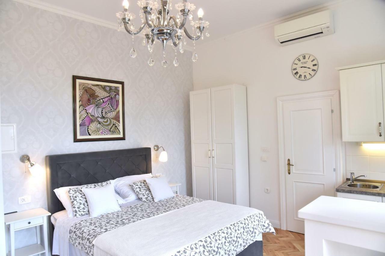 Salus, Maruna Apartment *